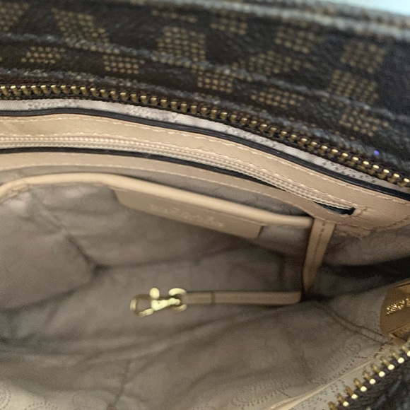 Michael Kors monogrammed crossbody bag - Picture 8 of 13